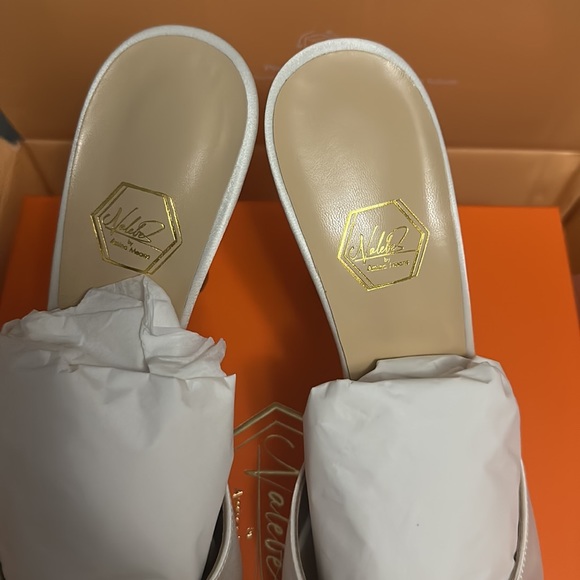 Brand new just got out of the box, too small for me! Fit more like 9 then 10 - Picture 2 of 4